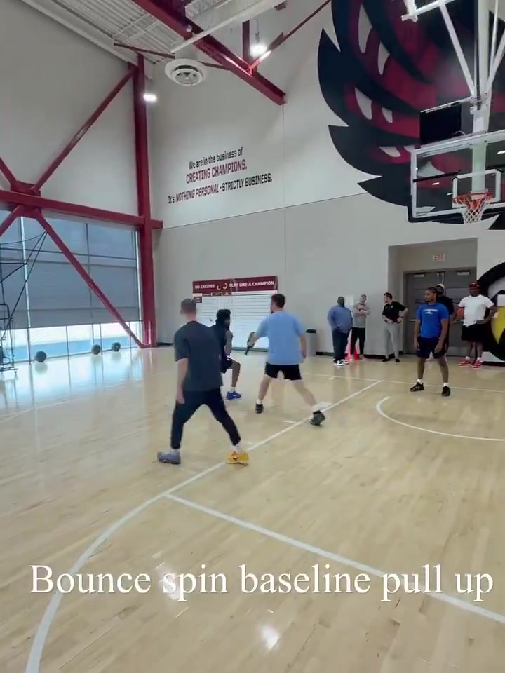 提升自我!安芬尼·西蒙斯近日投篮训练:打磨运球转身后干拔跳投