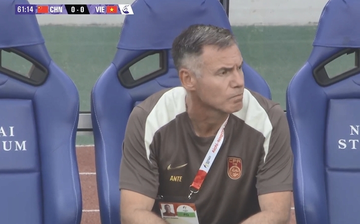 米利西奇眉头紧锁!中国女足迟迟打不开局面,仍0-0越南