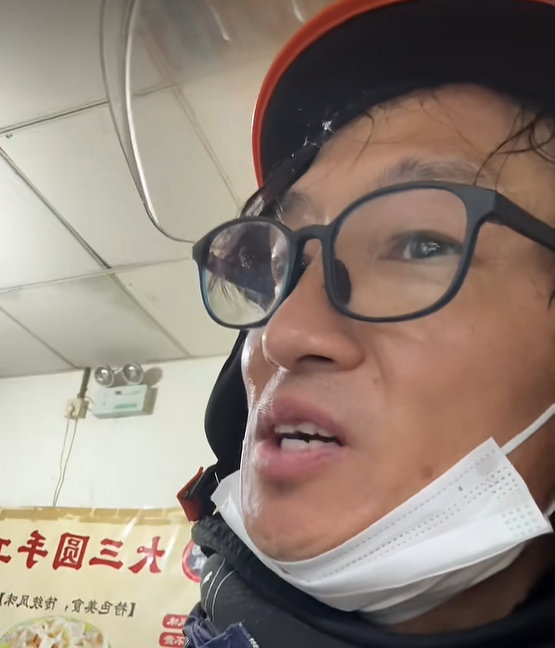 前国安球星邱忠辉送外卖:从绿茵到街头