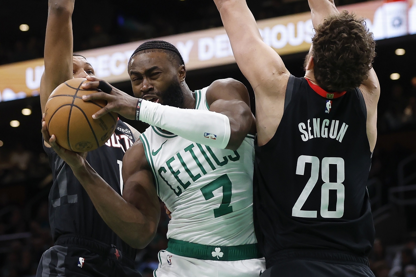 火箭媒体人:不会用申京换布朗 他是NBA前五甚至前三中锋
