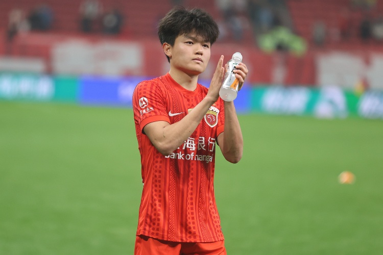 杨希:赛前武磊跟我们说顺着后防线跟门将中间传,肯定会进球