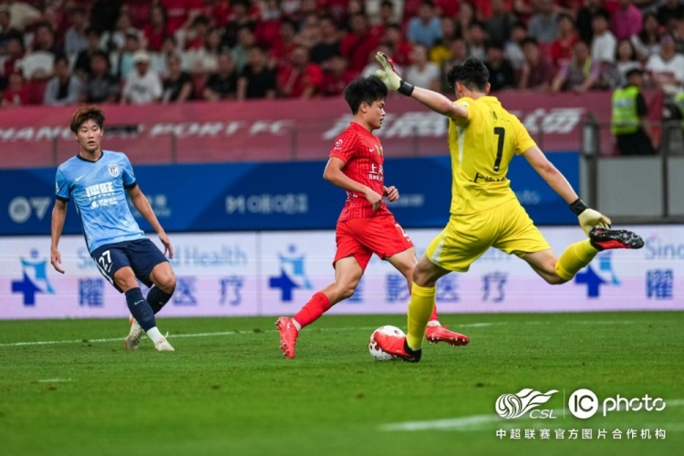 中超第18轮补赛:上海海港1-1大连英博海发