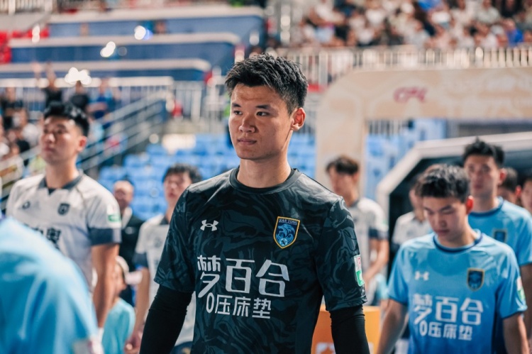 李冠希韧带损伤预计休战2至3周,将根据复查结果确定具体复出时间