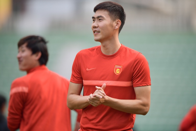 津媒:“雏鹰计划”助力中国足球青训,前国脚雷腾龙任教练组组长