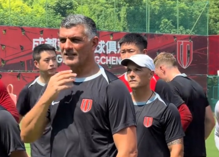 阿洛伊西与球迷交流:赛季目标就是夺冠,我们还在正确的道路上