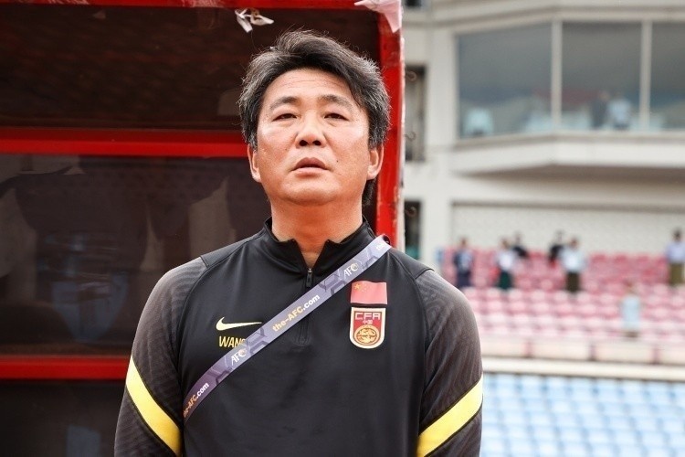 王军:黄嘉欣改打前锋是提前演练过的战术打法,并不是突发奇想